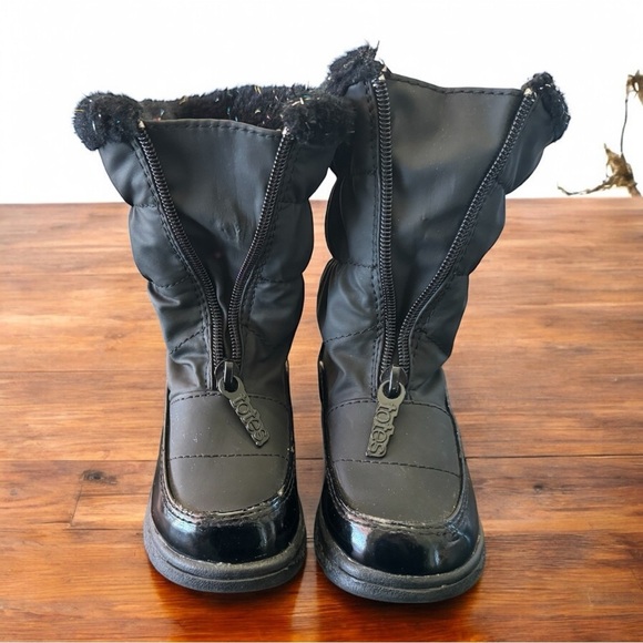 TOTES Black Winter Boots with Faux Fur Trim - Size 7M - Picture 6 of 12